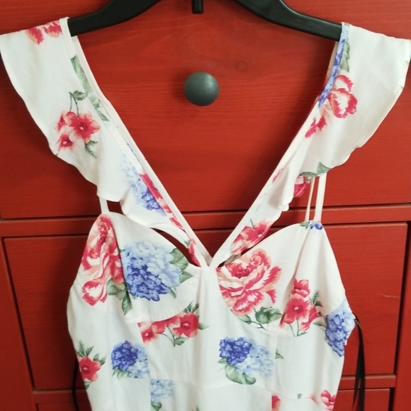 Forever 21 Floral Dress - Picture 2 of 3